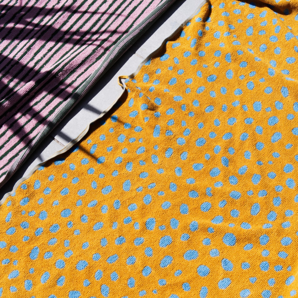 Towel.Studio | Strandtuch Pebbles | Caramel & Sky