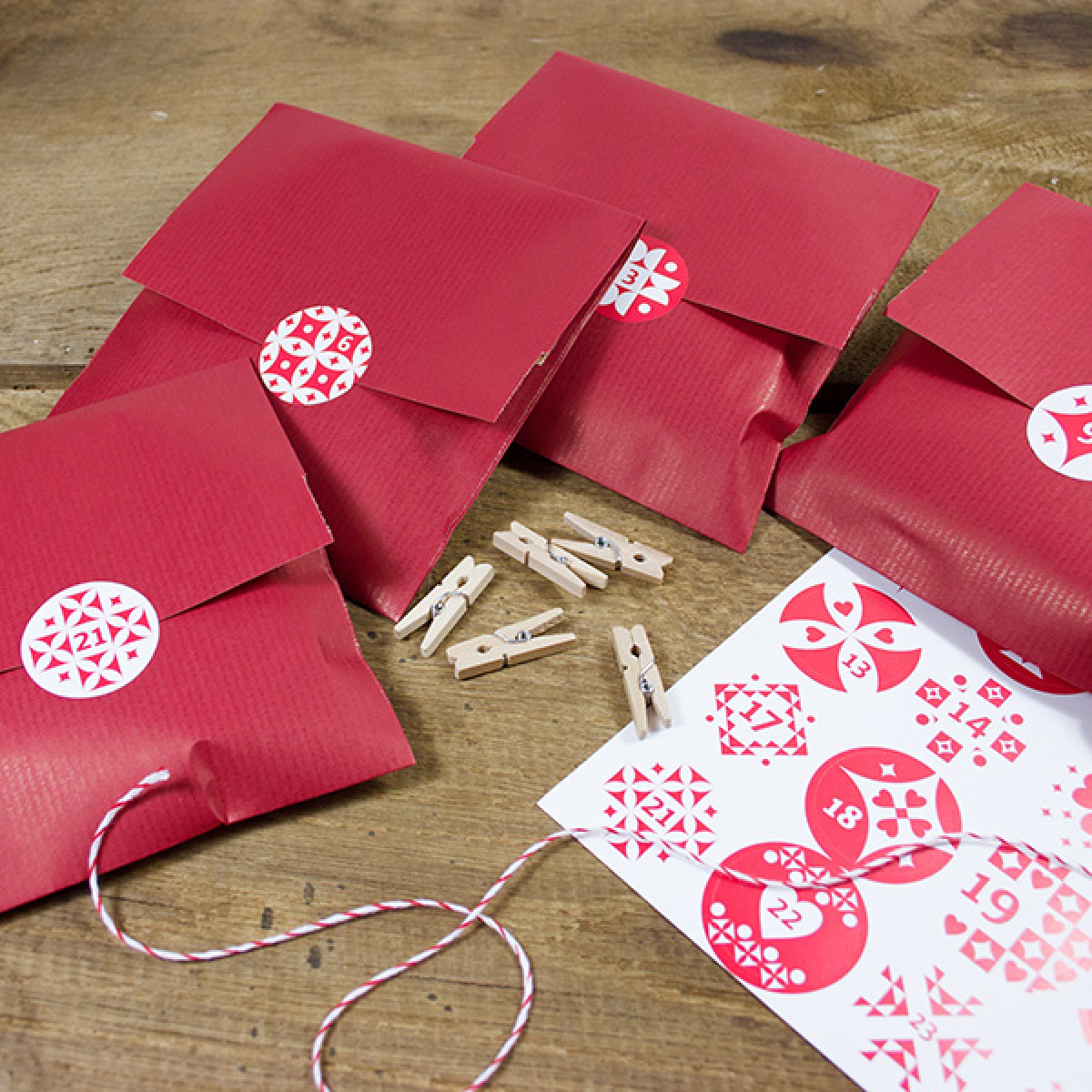 Bow & Hummingbird Adventskalender Rot/Weiß zum Befüllen