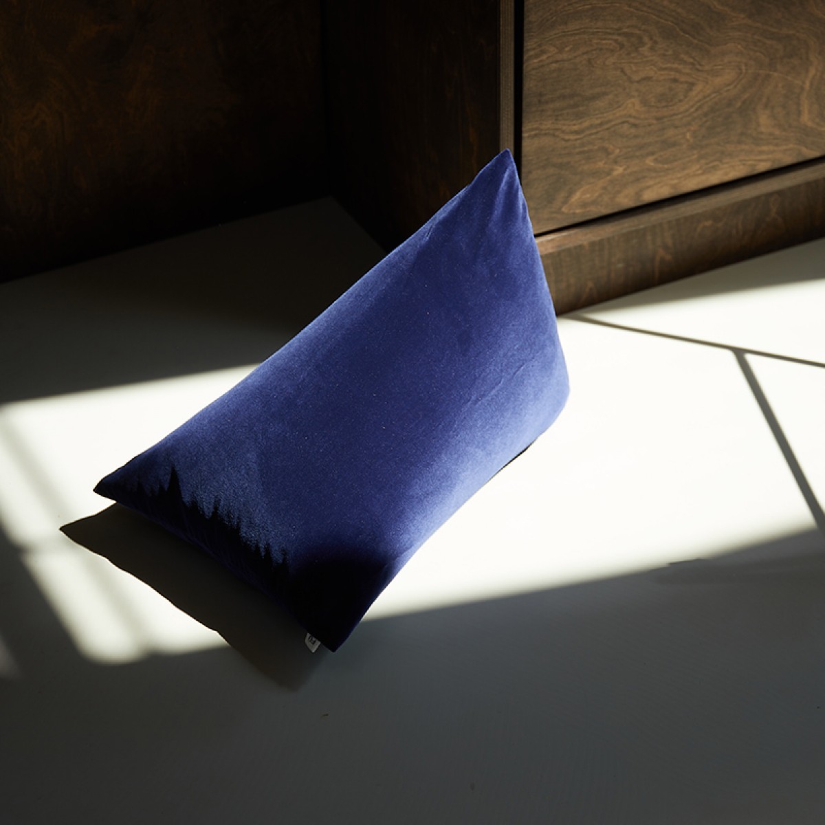 FÚ_TRI CUSHION
Velluto in navy