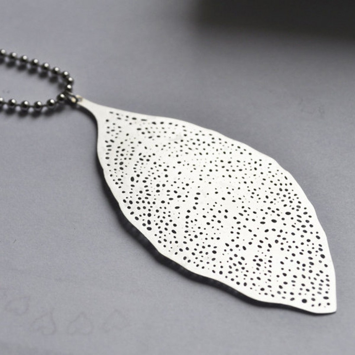 nahili KETTE "LEAF" lang & mit silbernem langen Blatt Weißgold oder Kügelchenkette