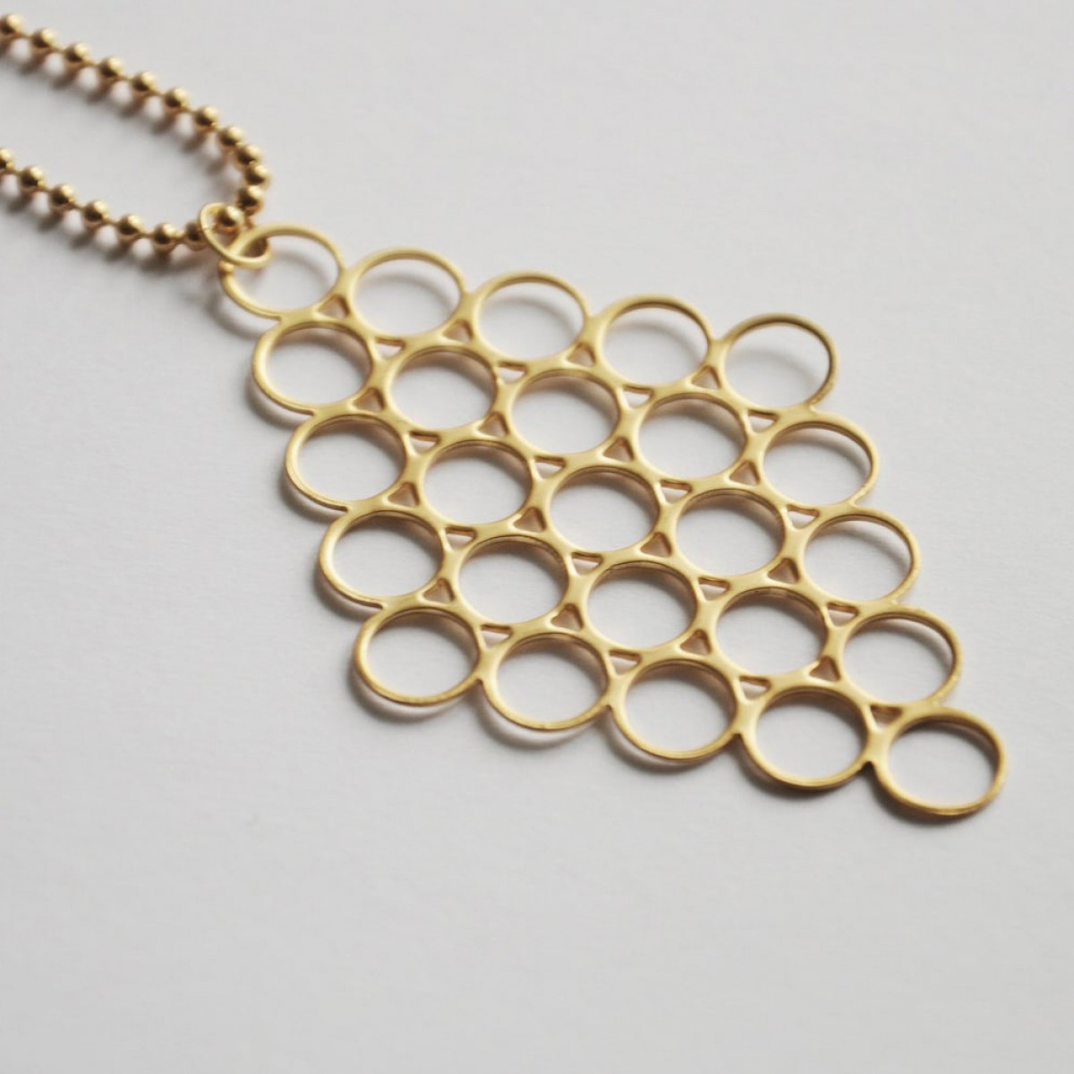 nahili KETTE "GEO" lang & mit goldenem geometrischen Anhänger