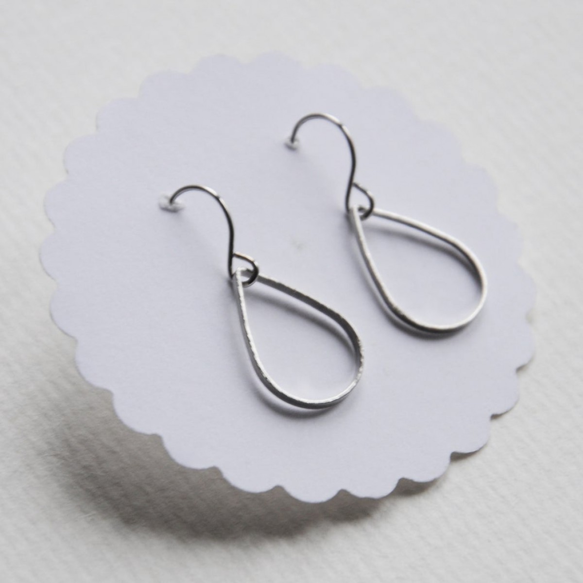 nahili OHRRINGE "TEAR DROP" silberne Tropfen