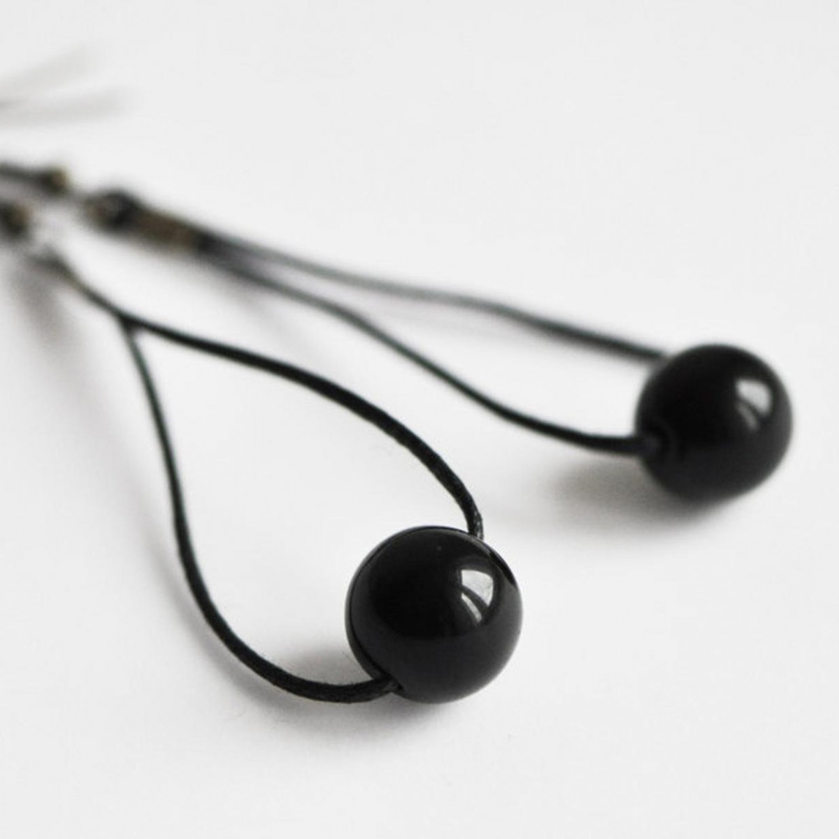 nahili OHRSCHMUCK "black & round" minimal Ohrringe