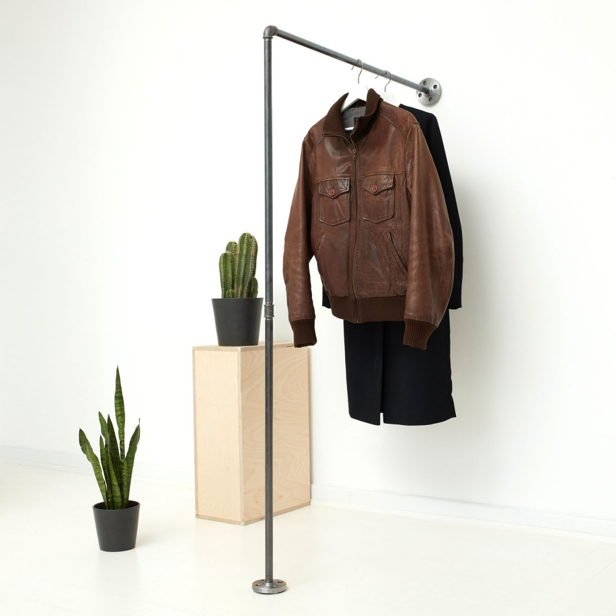 various Industrial Design Garderobe, Kleiderständer & Kleiderstange für Wandmontage STAND