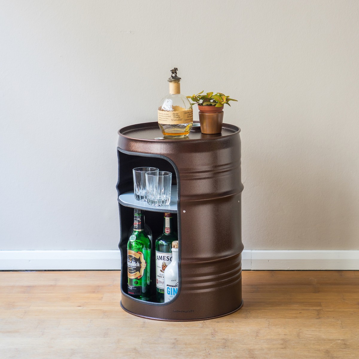 Lockengelöt - Minibar aus Hamburger Ölfässern