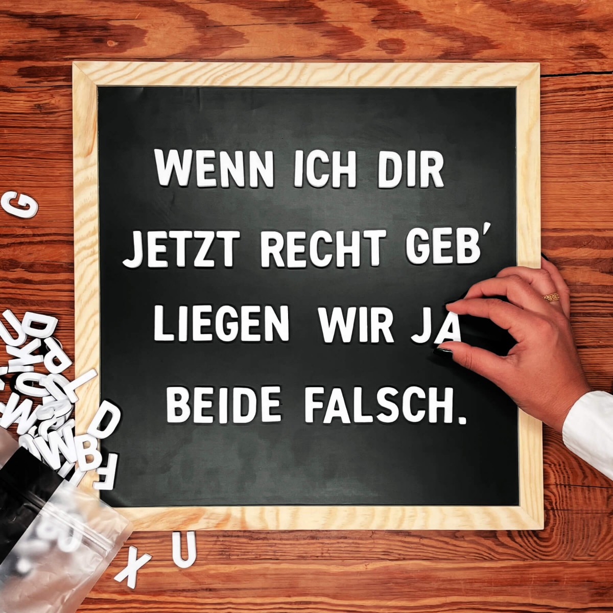 Magnetische Kreidetafel 40x40cm mit Holzrahmen | TYPE OH