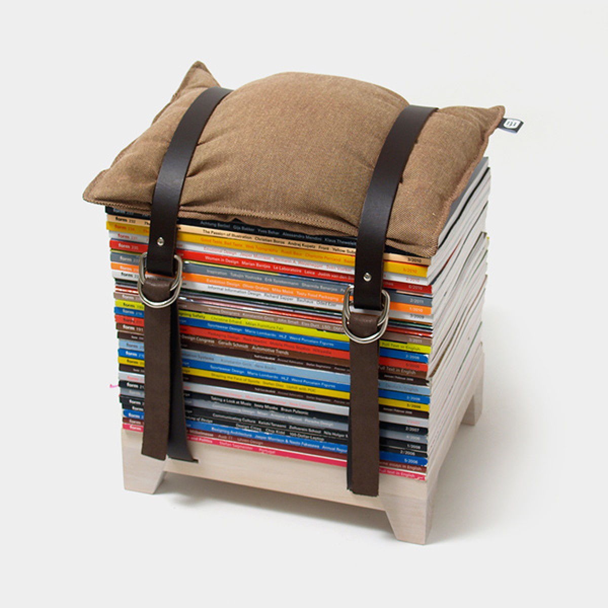 Njustudio Hockenheimer Sitzhocker (Magazin)
