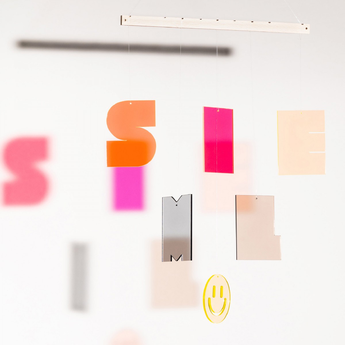 Mobilé SMILE von not white studio.