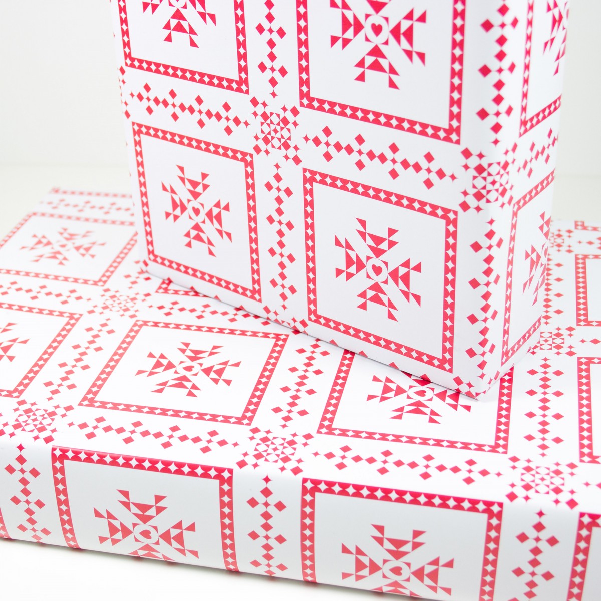 Bow & Hummingbird Geschenkpapier "Karree II"