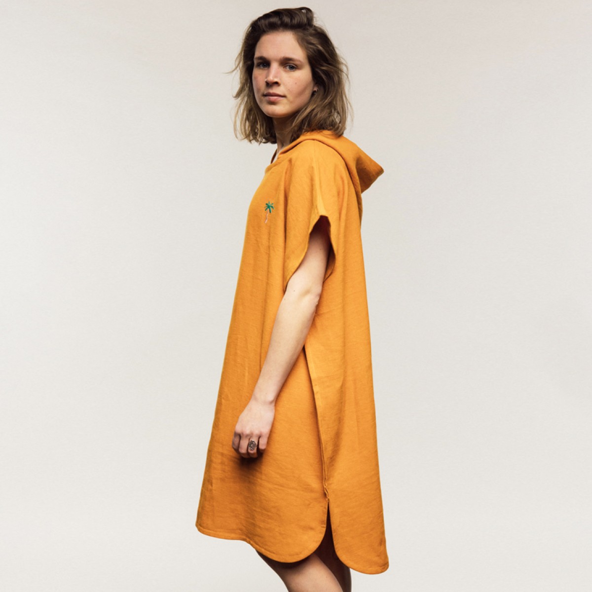 Doing Something Good – Handtuch Poncho Orange – Paradise Security