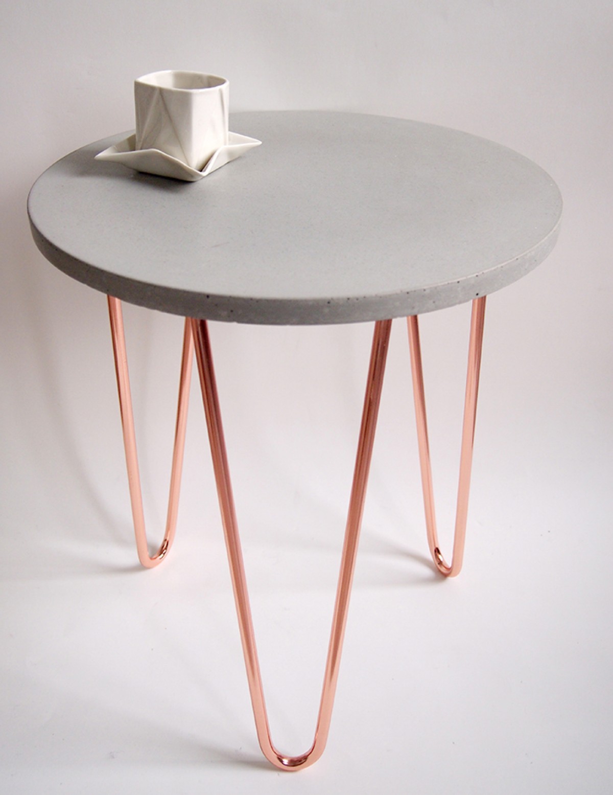 moij design Ofstellen - Beistelltisch aus Beton