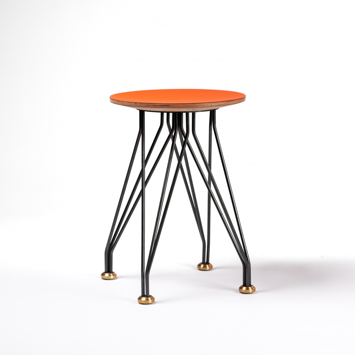 L hoch 2  Hocker 01.02 mit Linoleum orange blast