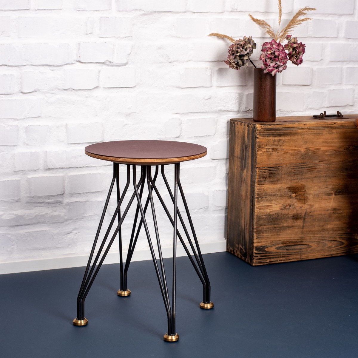 L hoch 2  Hocker 01.02 mit Linoleum burgundy