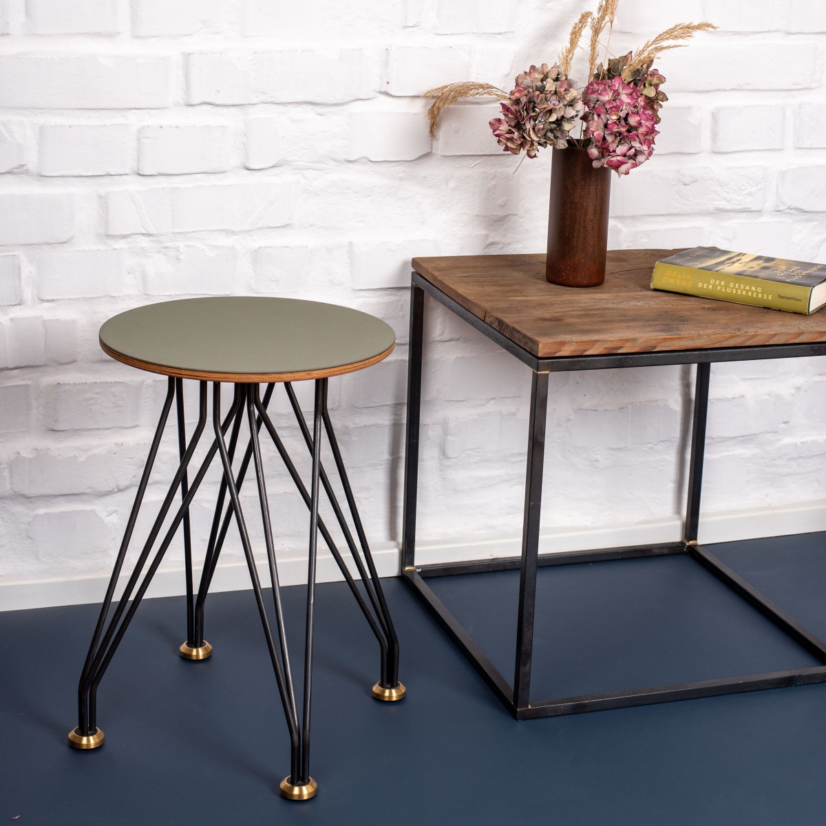 L hoch 2  Hocker 01.02 mit Linoleum olive