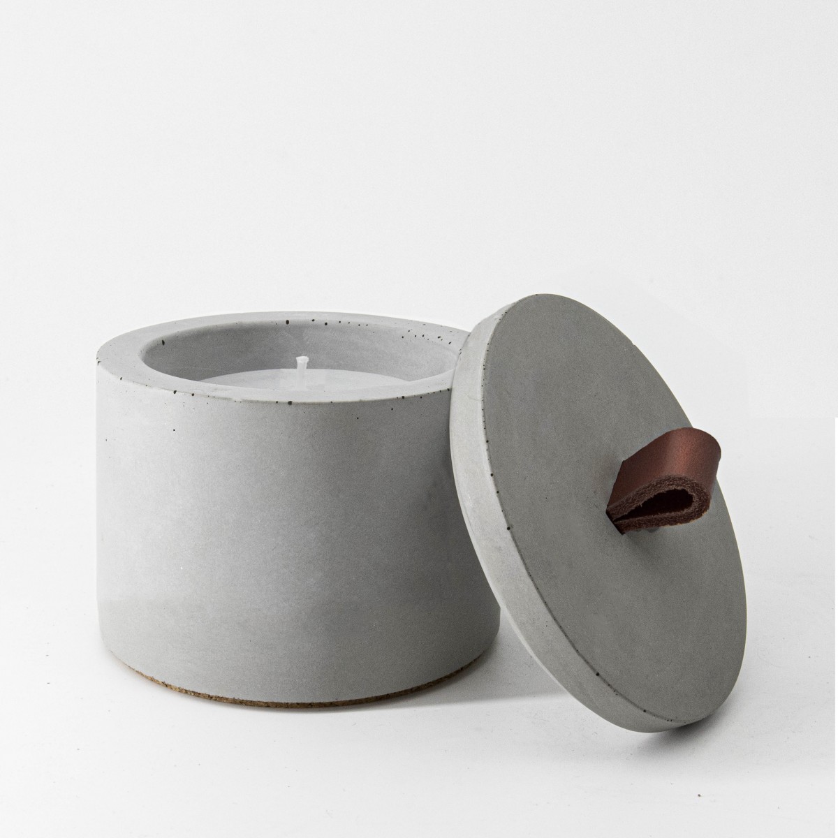 Nachfüllbares Beton-Indoor-Feuer “LIGHT S” – mit Ledergriff Farbe Rot-Braun - Ideal Wachsreste verbrauchen