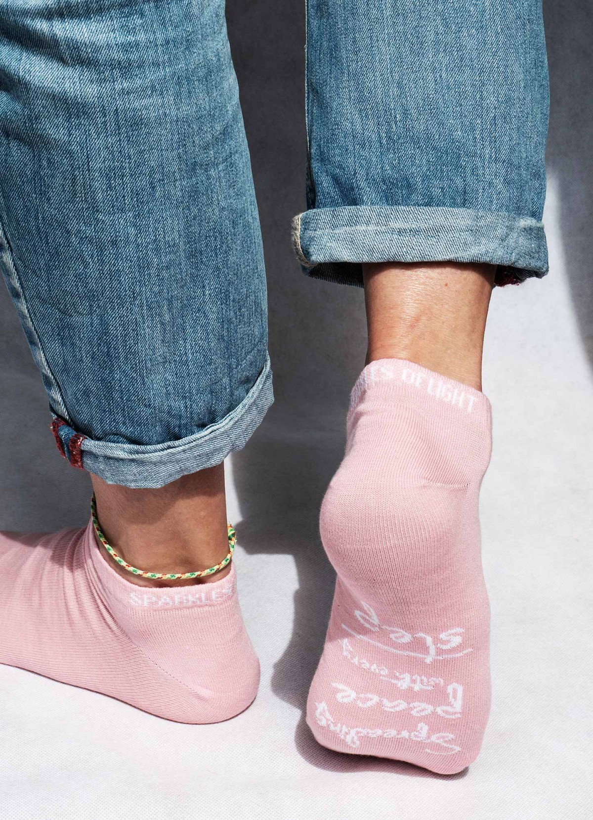 SPARKLES OF LIGHT | SPREADING PEACE 
unisex Sneakersocken rosa - 
GOTS zertifiziert