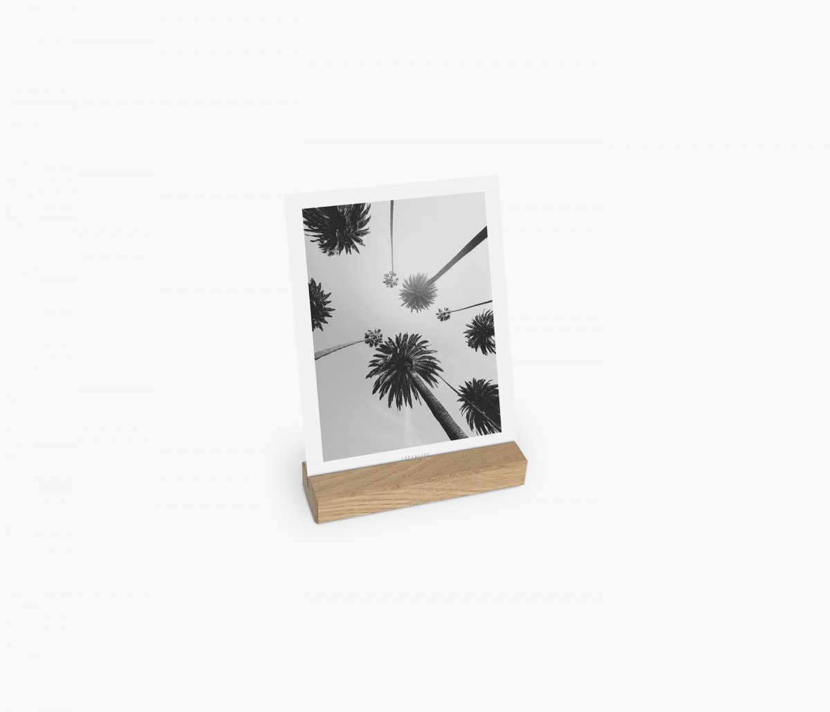 typealive / Postkartenhalter aus Eiche "M"
