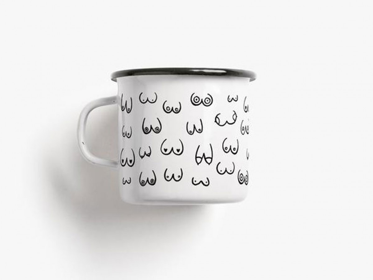 typealive / Emaillebecher Tasse / Busenfreunde