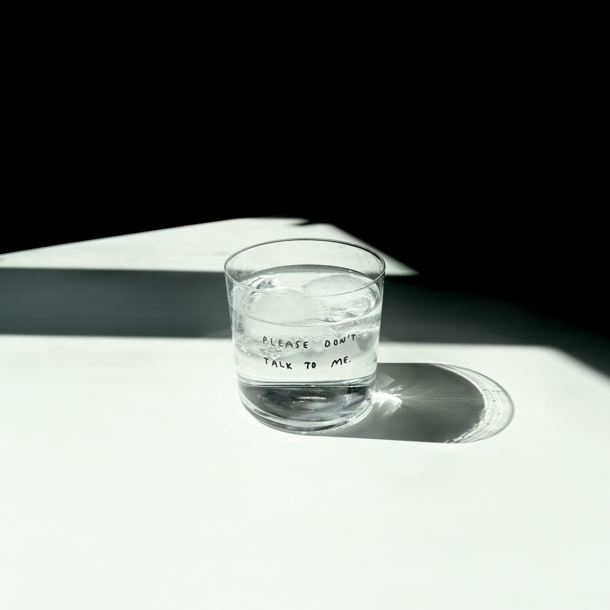 PLEASE DON'T TALK TO ME Glas – yahya studio, johanna schwarzer
