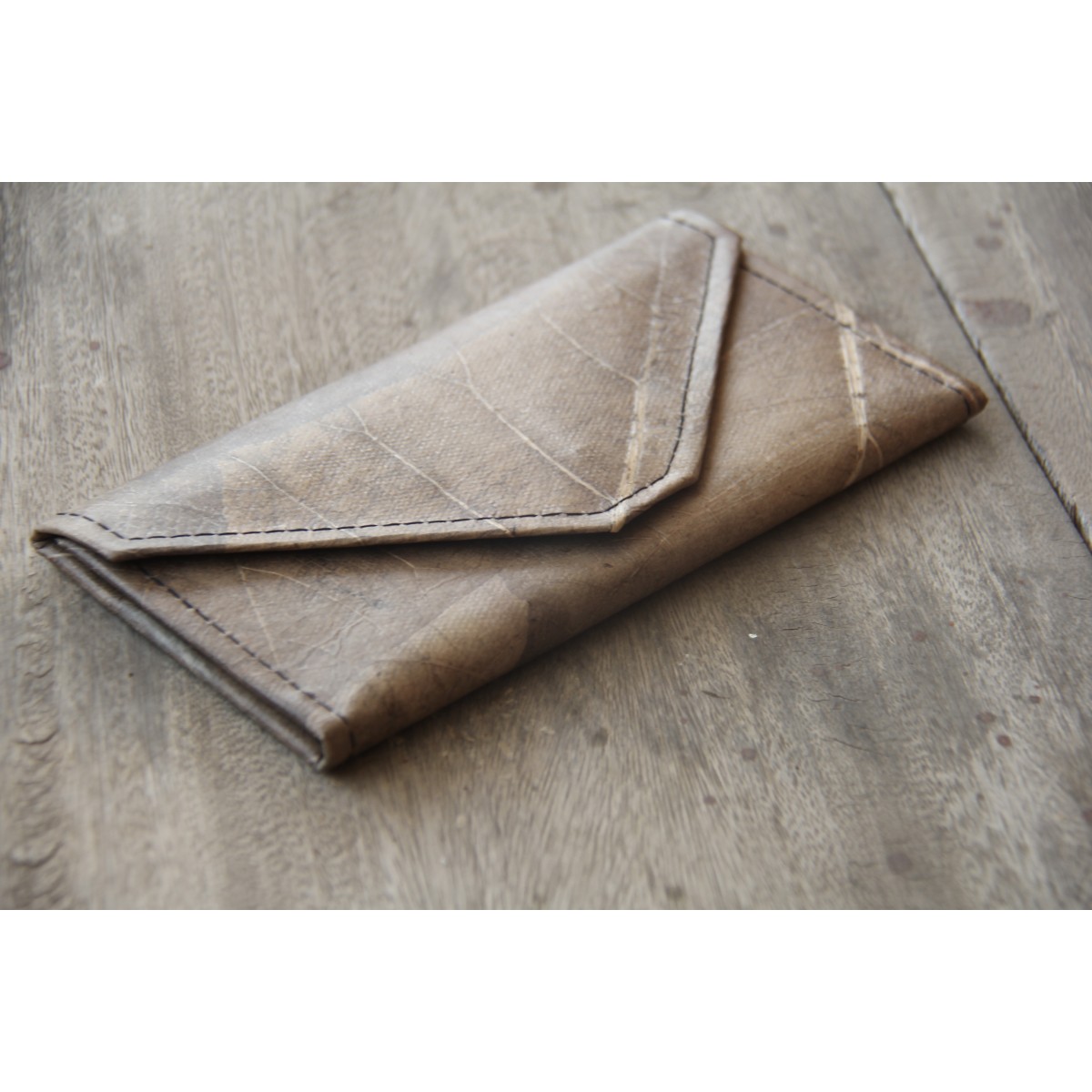 Portemonnaie aus recycelten Blättern / Nachhaltige vegane Brieftasche in schwarz / Grau