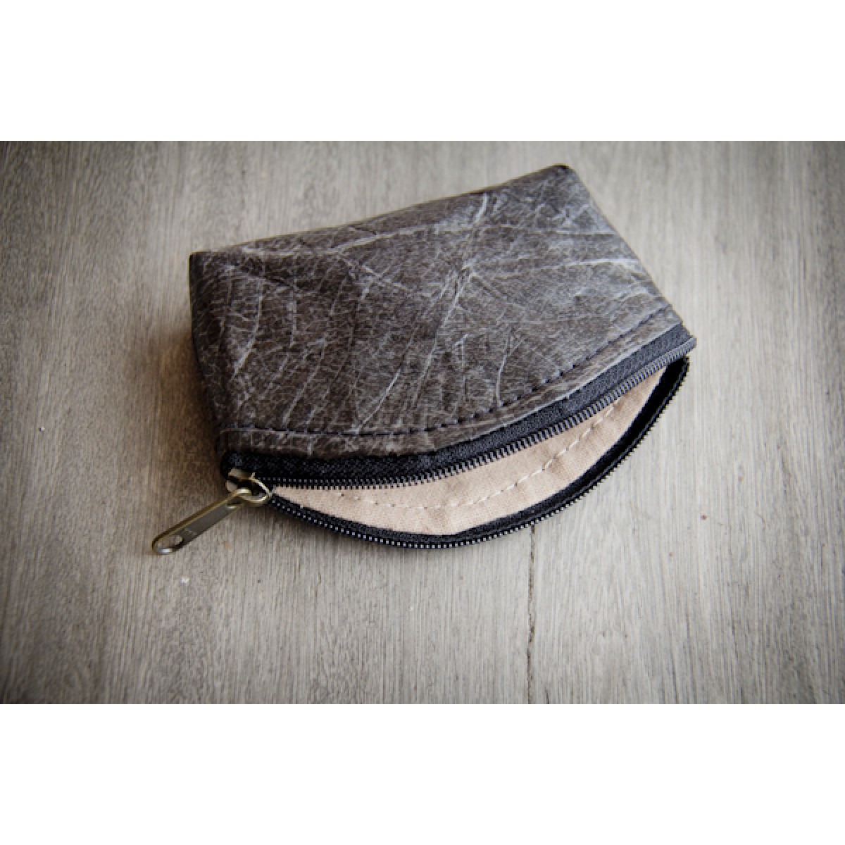 Portemonnaie, Geldbörse aus laminierten Blättern in Schwarz BY COPALA