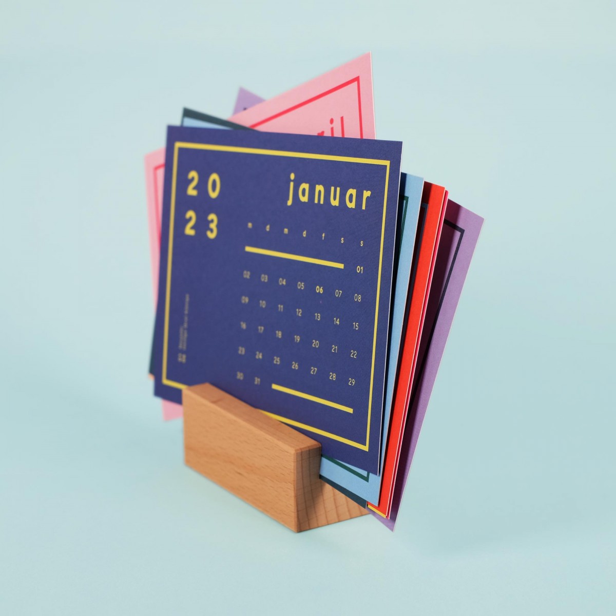 Postkartenkalender Nr. 01 inkl. Kartenhalter aus Holz / Tischkalender / frau rippe