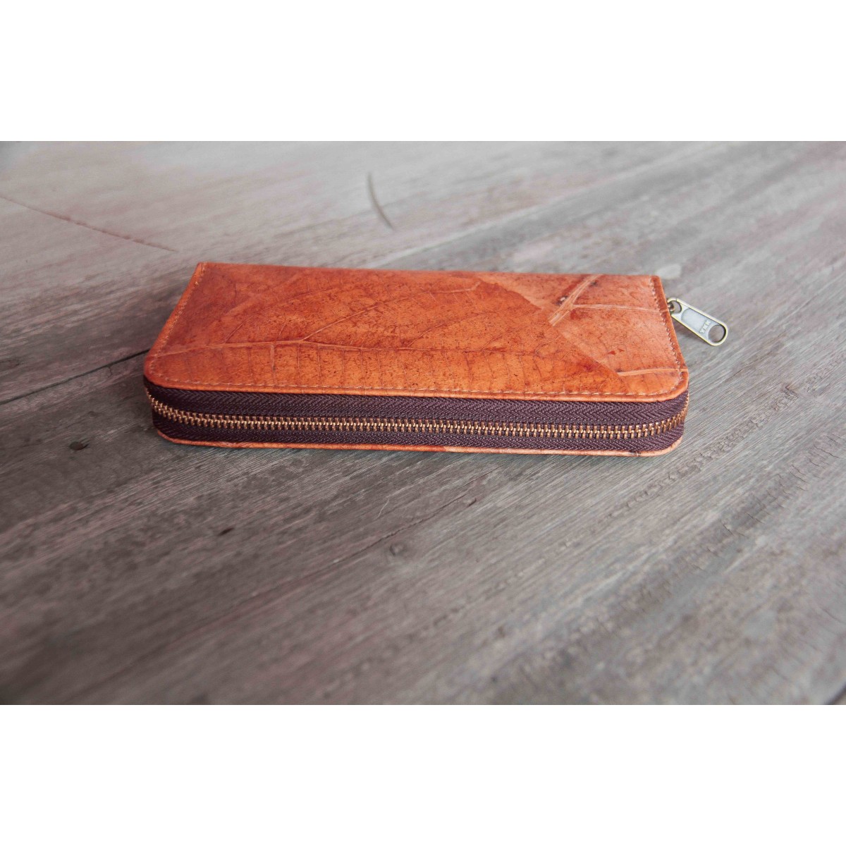 Portemonnaie aus recycelten Blättern / Nachhaltige vegane Brieftasche in orange - braun BY COPALA