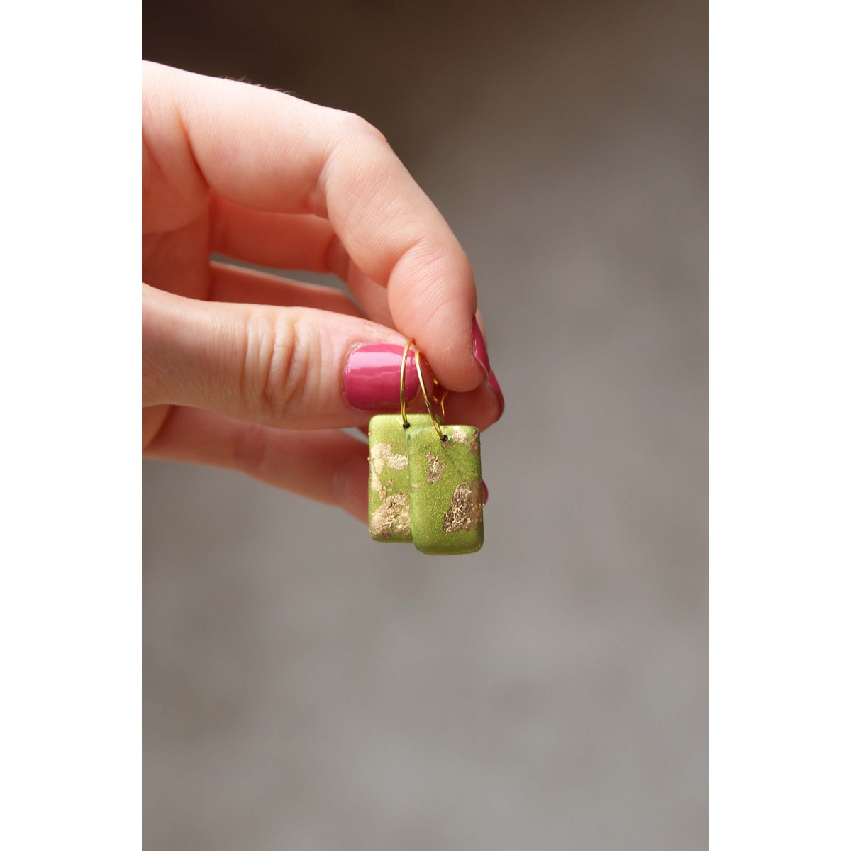 Salut Julie • Polymerton Ohrring 'moss green x gold leaf square '