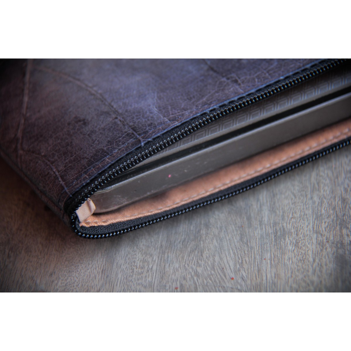 Laptop Hülle 15-16 Zoll aus echten Blättern, Vegane Laptoptasche Blattleder, Nachhaltiges Geschenk für MacBook, Handgemachtes Unikat - blau