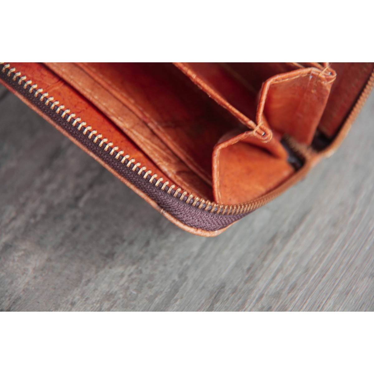 Portemonnaie aus recycelten Blättern / Nachhaltige vegane Brieftasche in orange - braun BY COPALA