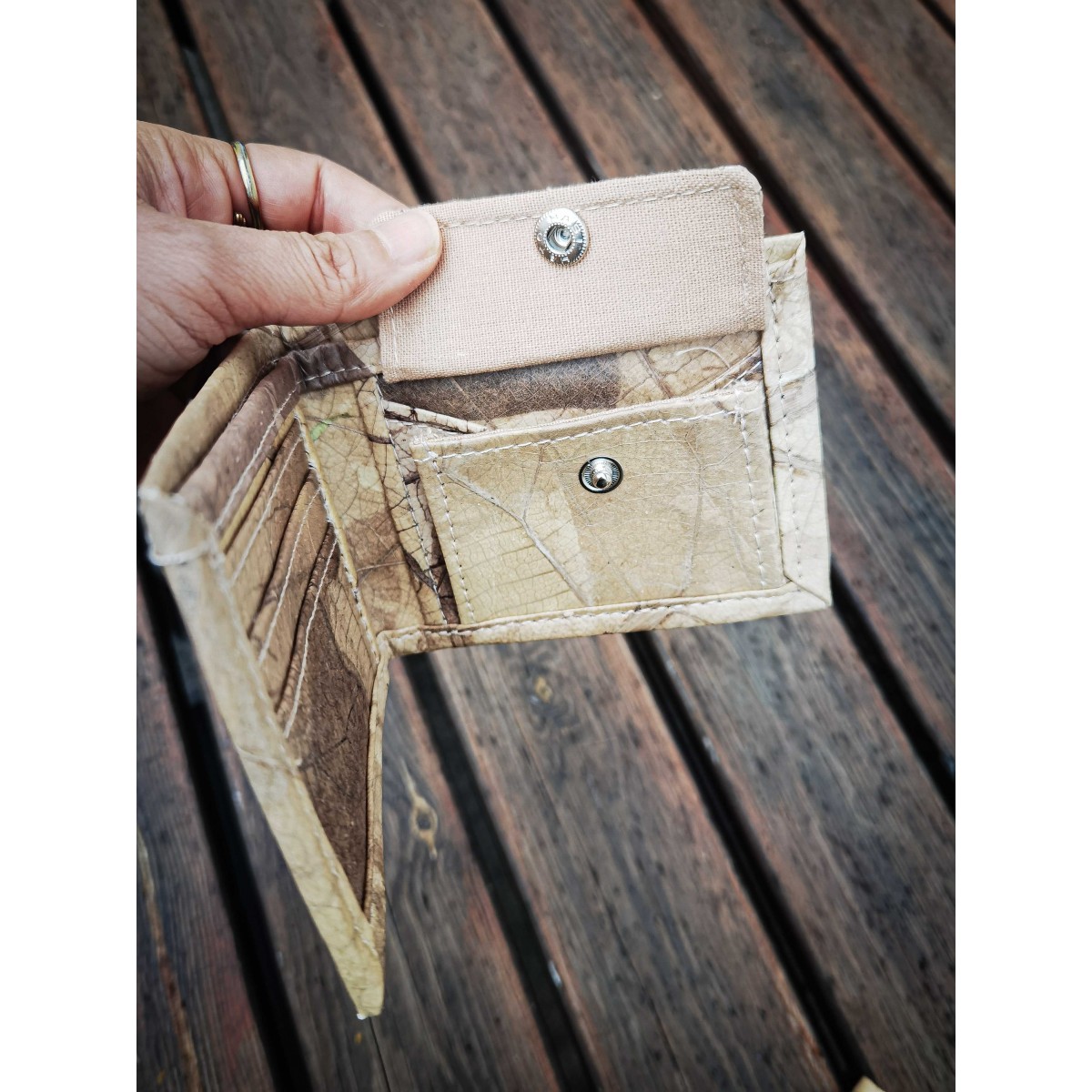 Portemonnaie aus laminierten Blättern in grün, 1-fach gefaltet - natur beige