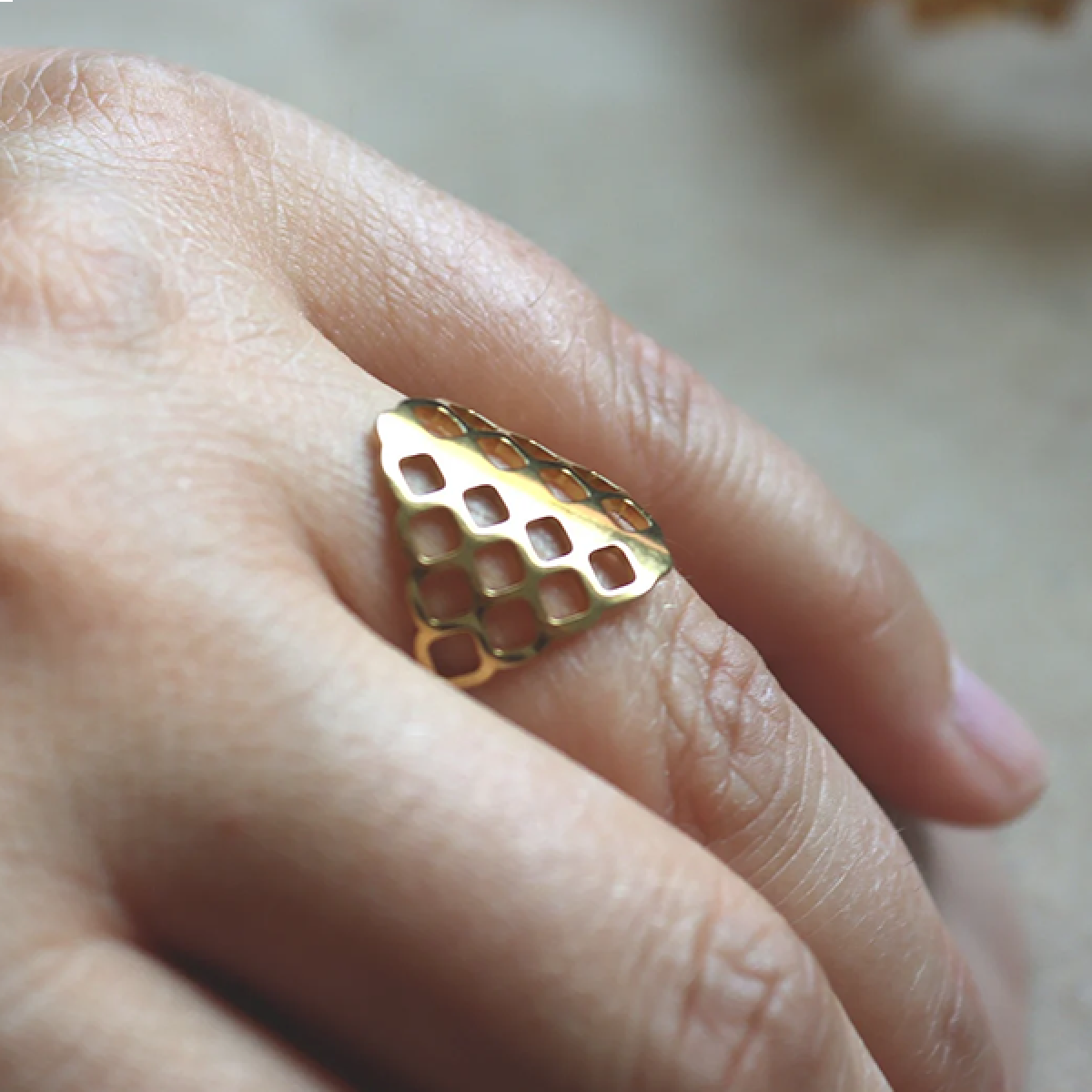 Anoa Ring Wabe in Gold