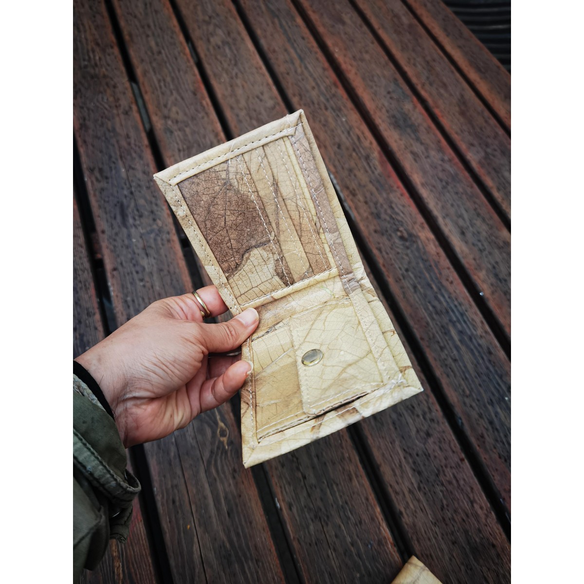 Portemonnaie aus laminierten Blättern in grün, 1-fach gefaltet - natur beige