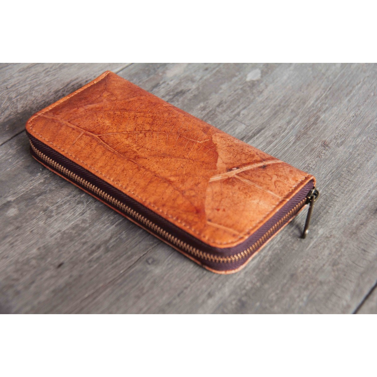 Portemonnaie aus recycelten Blättern / Nachhaltige vegane Brieftasche in orange - braun BY COPALA