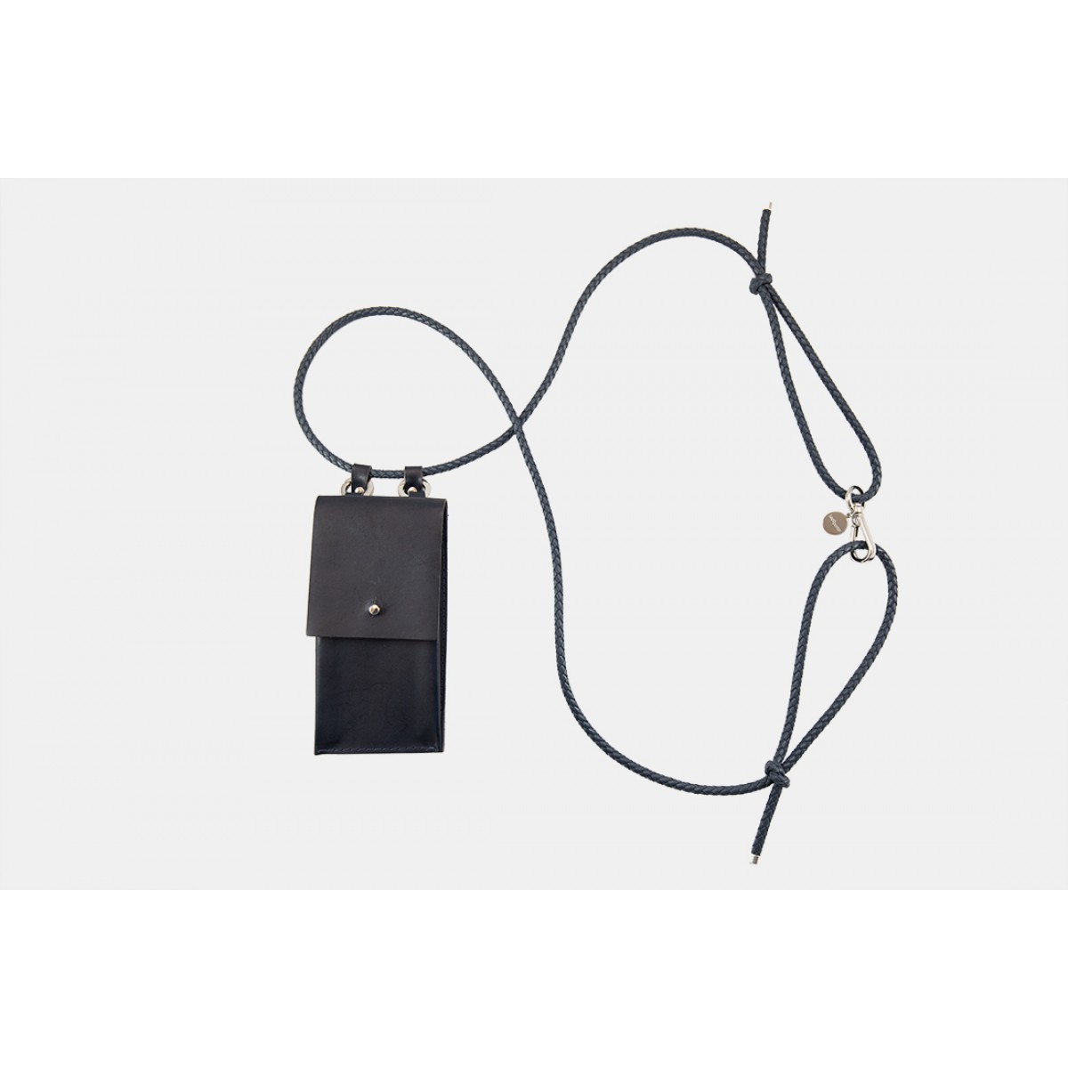 iPhone case zum umhängen mit geflochtener Lederkordel und abnehmbarer Tasche, dunkelblau/silber