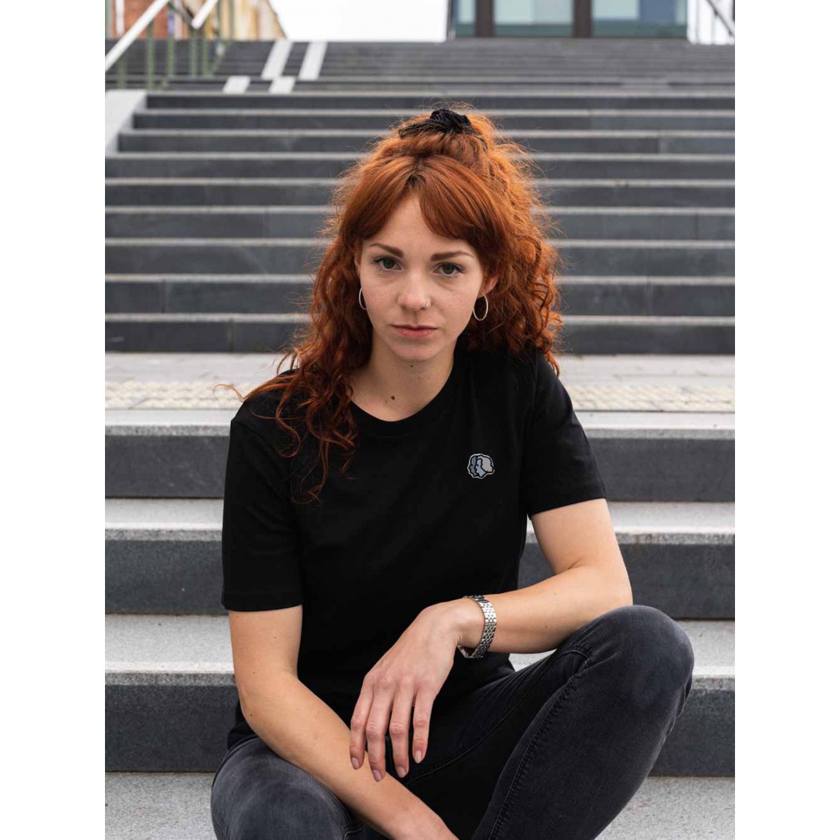 Stadtliebe® | Kassel T-Shirt mit gestickten „Brüder Grimm“ Schwarz 100% Bio-Baumwolle
