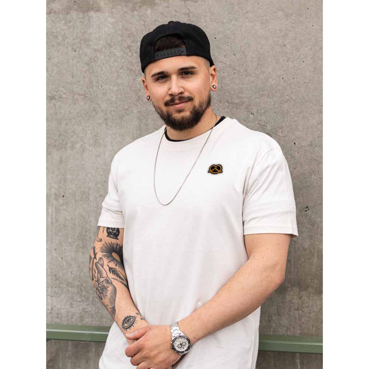 Stadtliebe® | München T-Shirt mit gestickter „Brezel“ Off-white 100% Bio-Baumwolle
