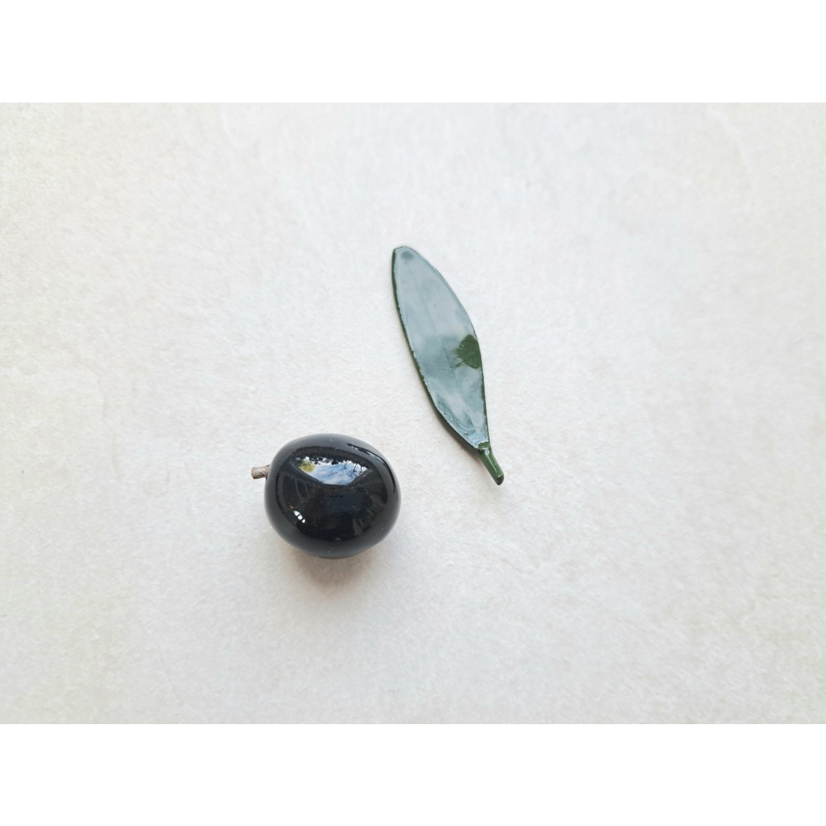 Skelini - Olive aus Keramik Handgemacht - schwarz