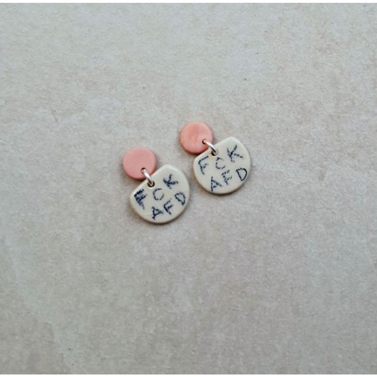 Skelini - Porzellan Ohrringe mit Handschrift - rosa