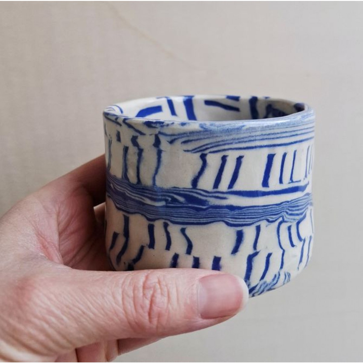 Skelini – Kaffeetasse aus Porzellan - blau-cremige Farbkombination