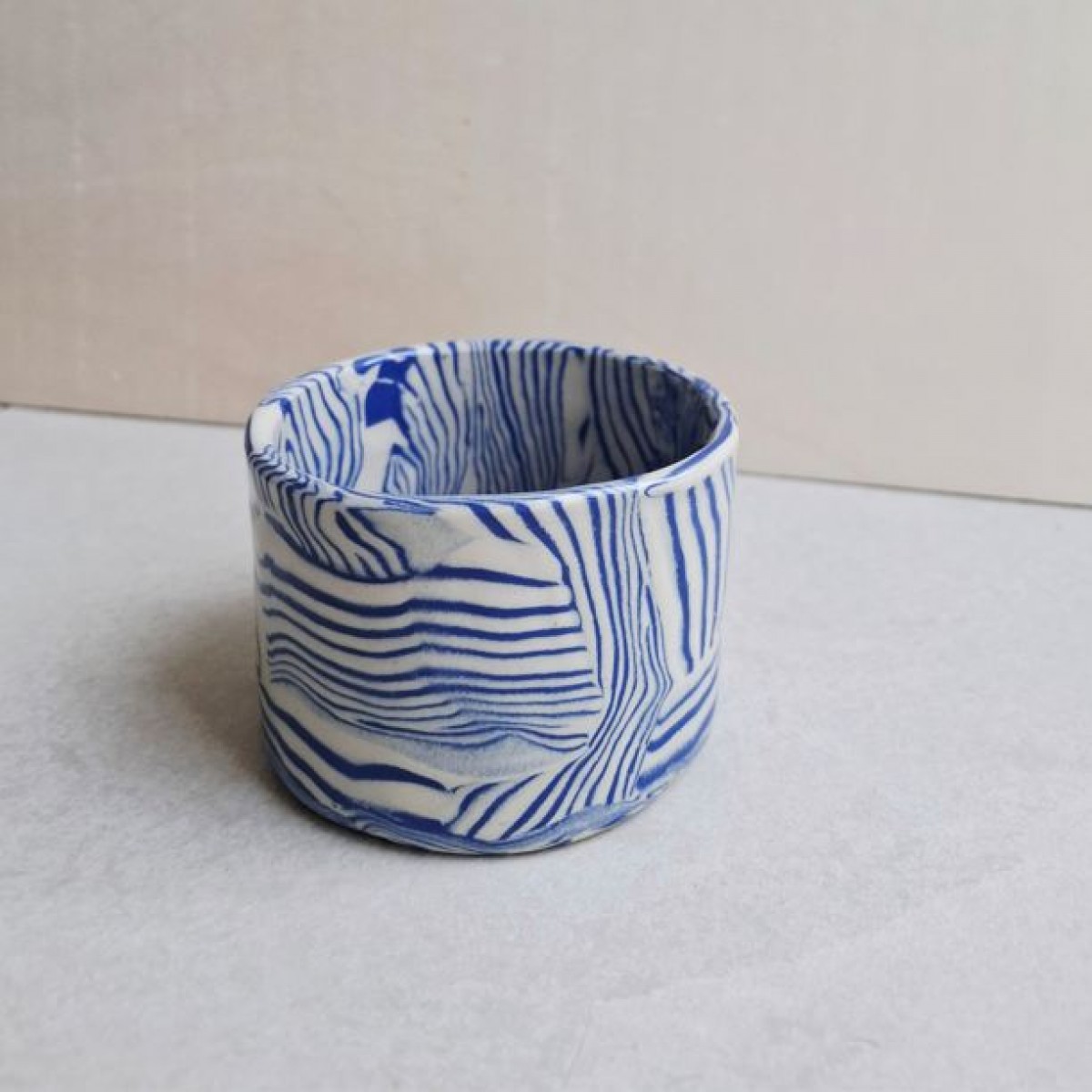 Skelini - Kaffeetasse aus Keramik - blau-cremige Farbkombination