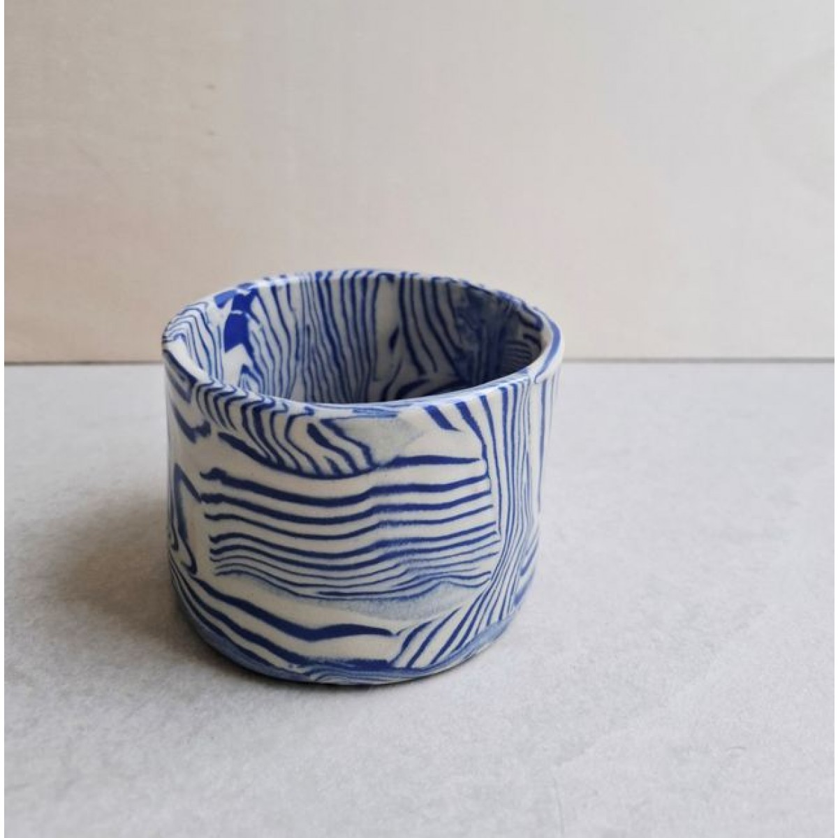 Skelini - Kaffeetasse aus Keramik - blau-cremige Farbkombination