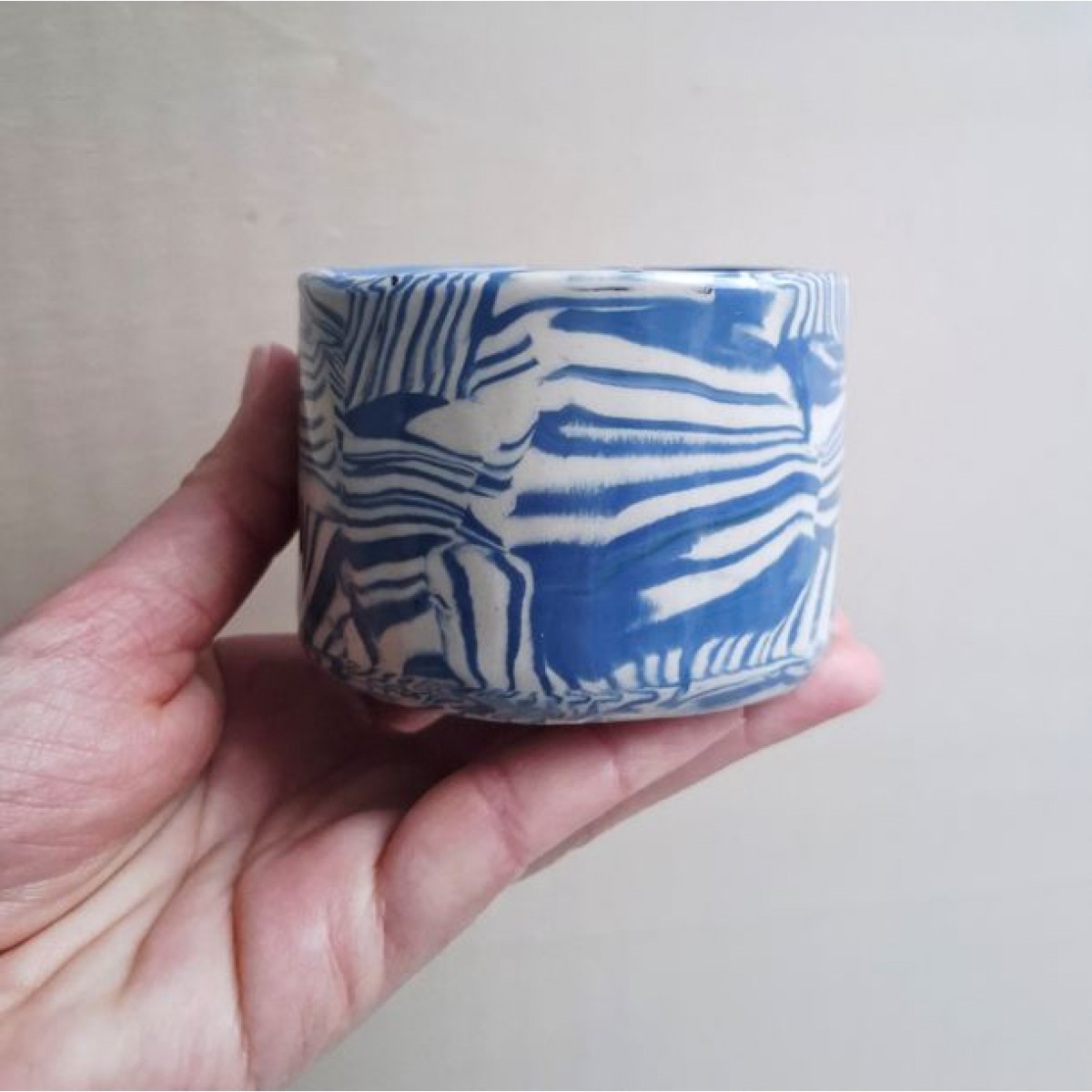 Skelini - Kaffeetasse aus Keramik - blau-cremige Farbkombination