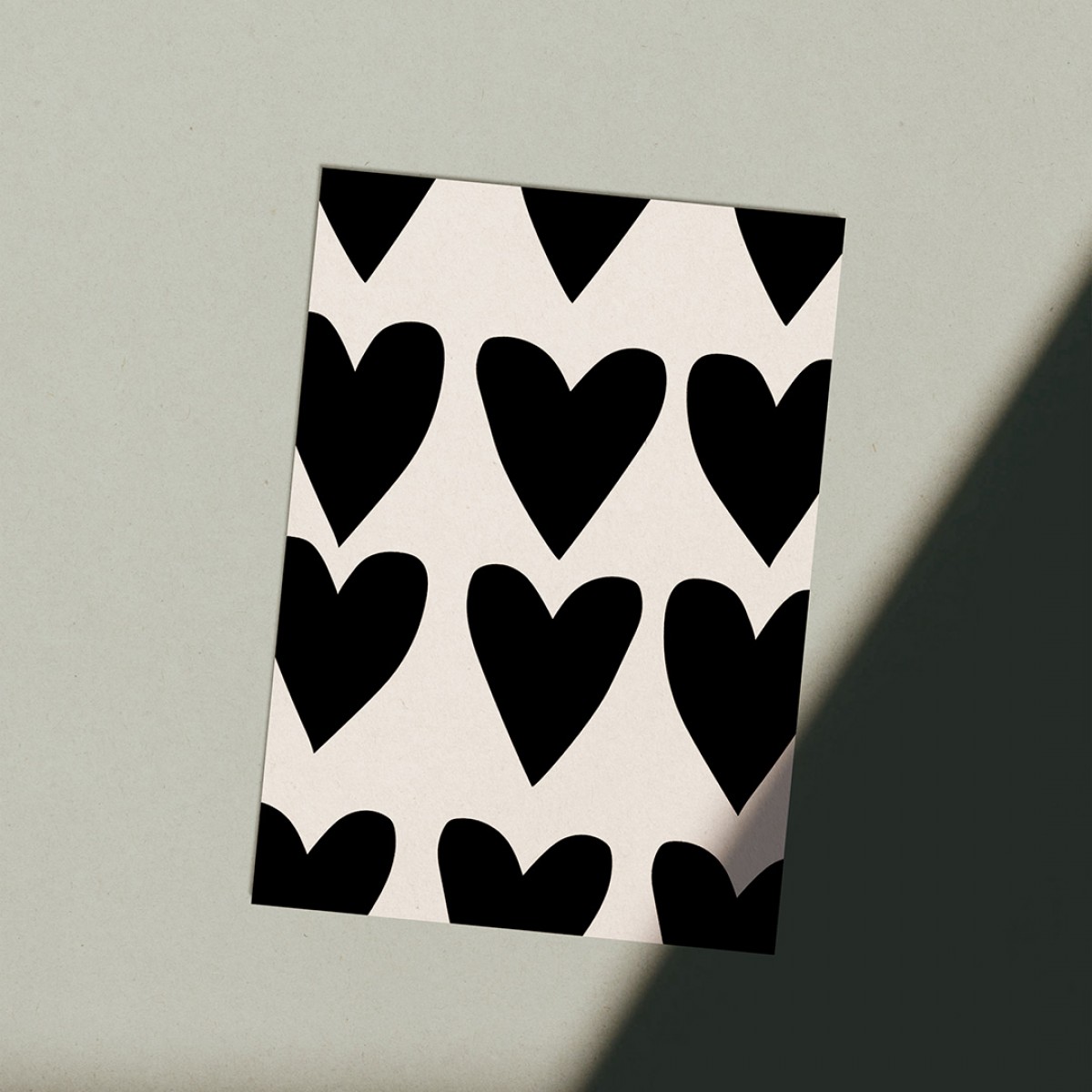 Love is the new black - Postkarte "Herzen"