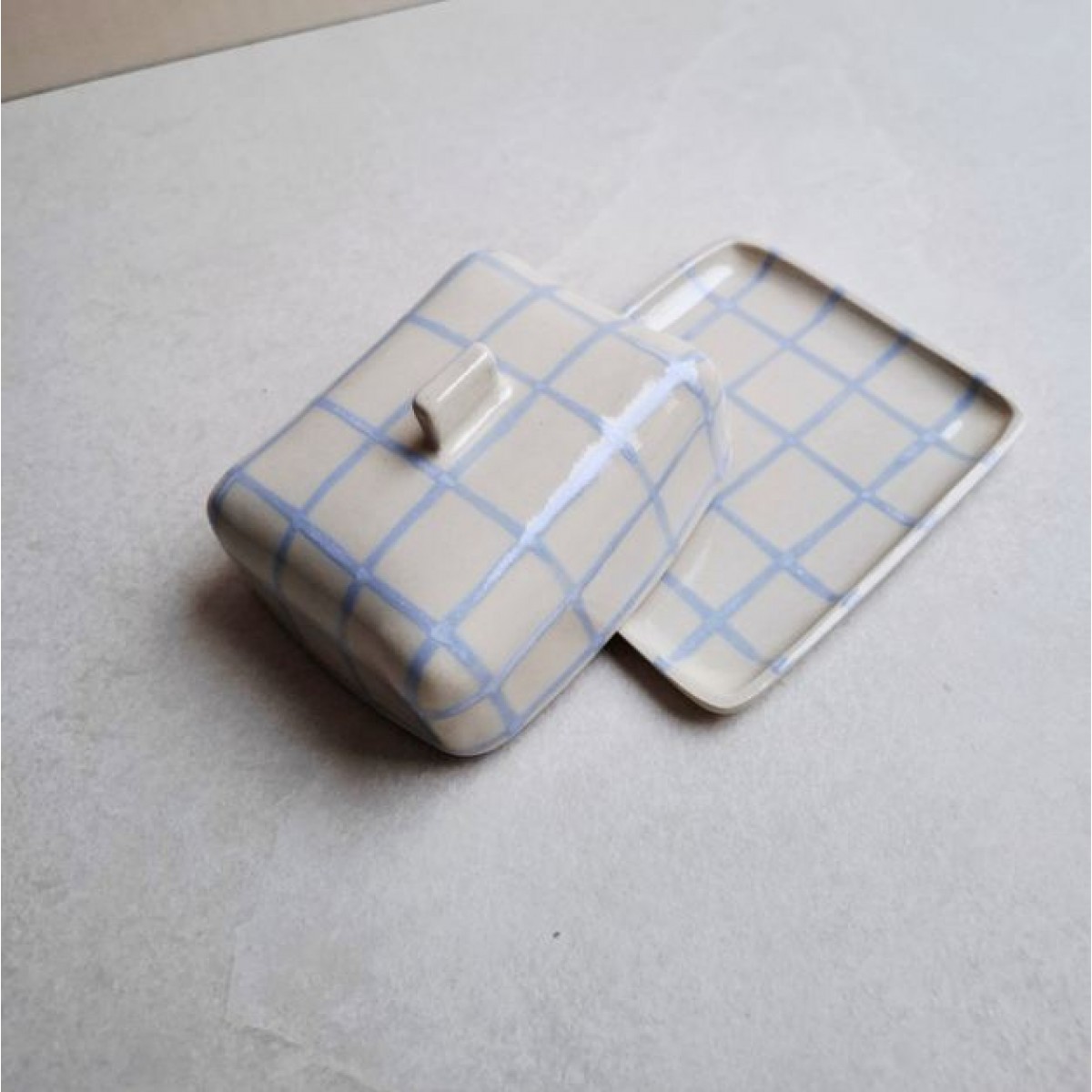 Skelini - Keramik Butterdose handgemacht hellblau 