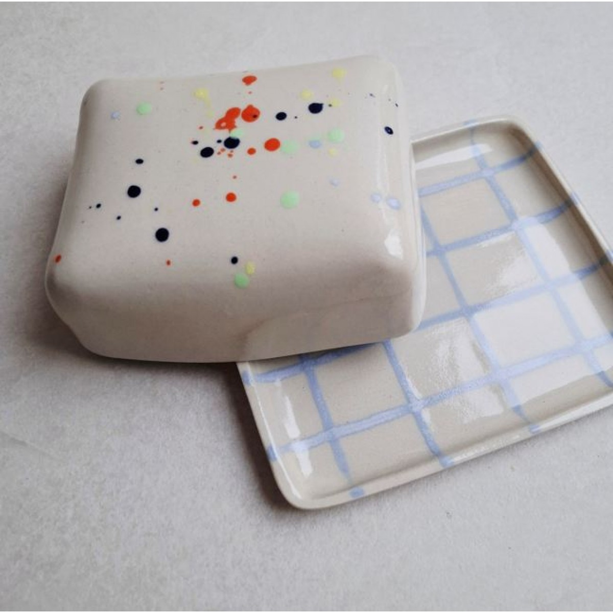 Skelini - Keramik Butterdose handgemacht bunt und hell blau