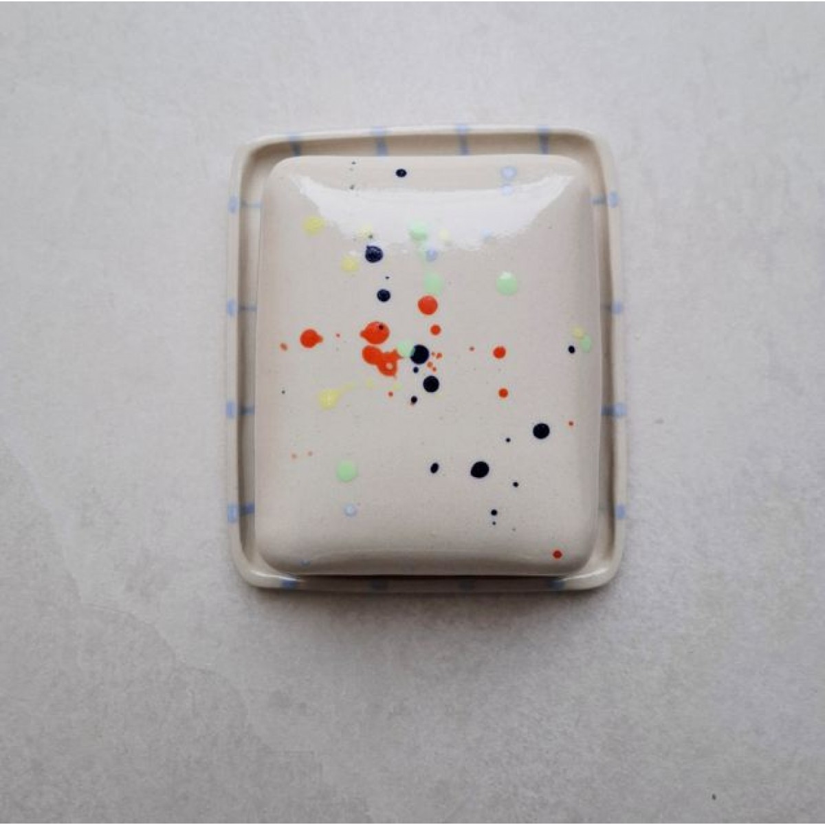 Skelini - Keramik Butterdose handgemacht bunt und hell blau