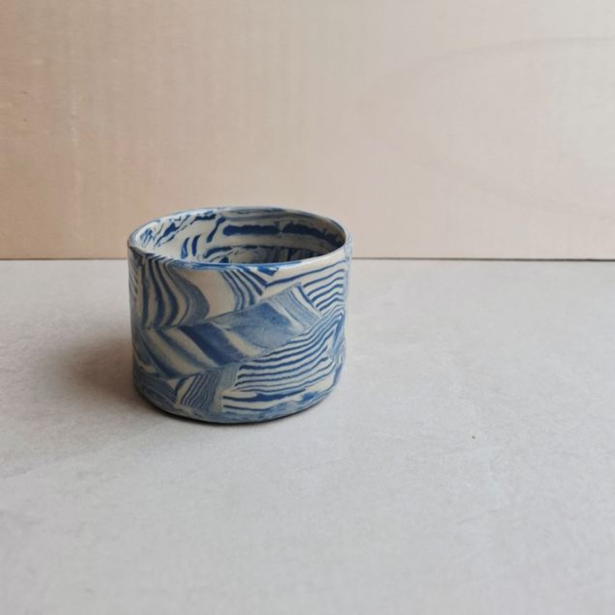 Skelini - Kaffeetasse aus Keramik - blau-cremige Farbkombination