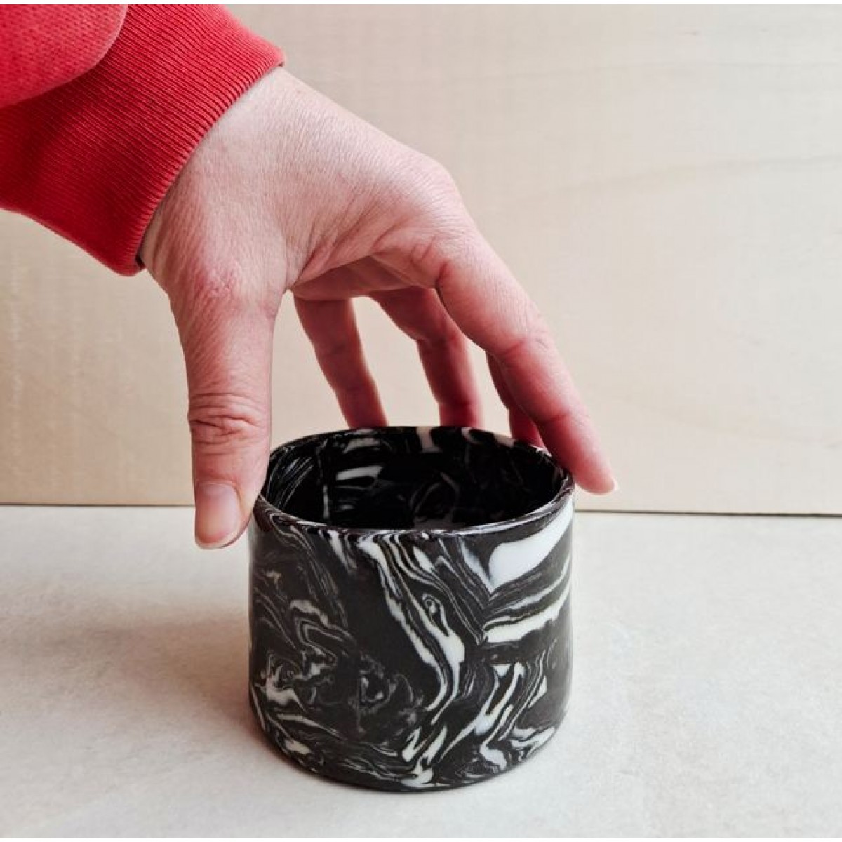 Skelini – Kaffeetasse aus Porzellan in Schwarz-Weiß