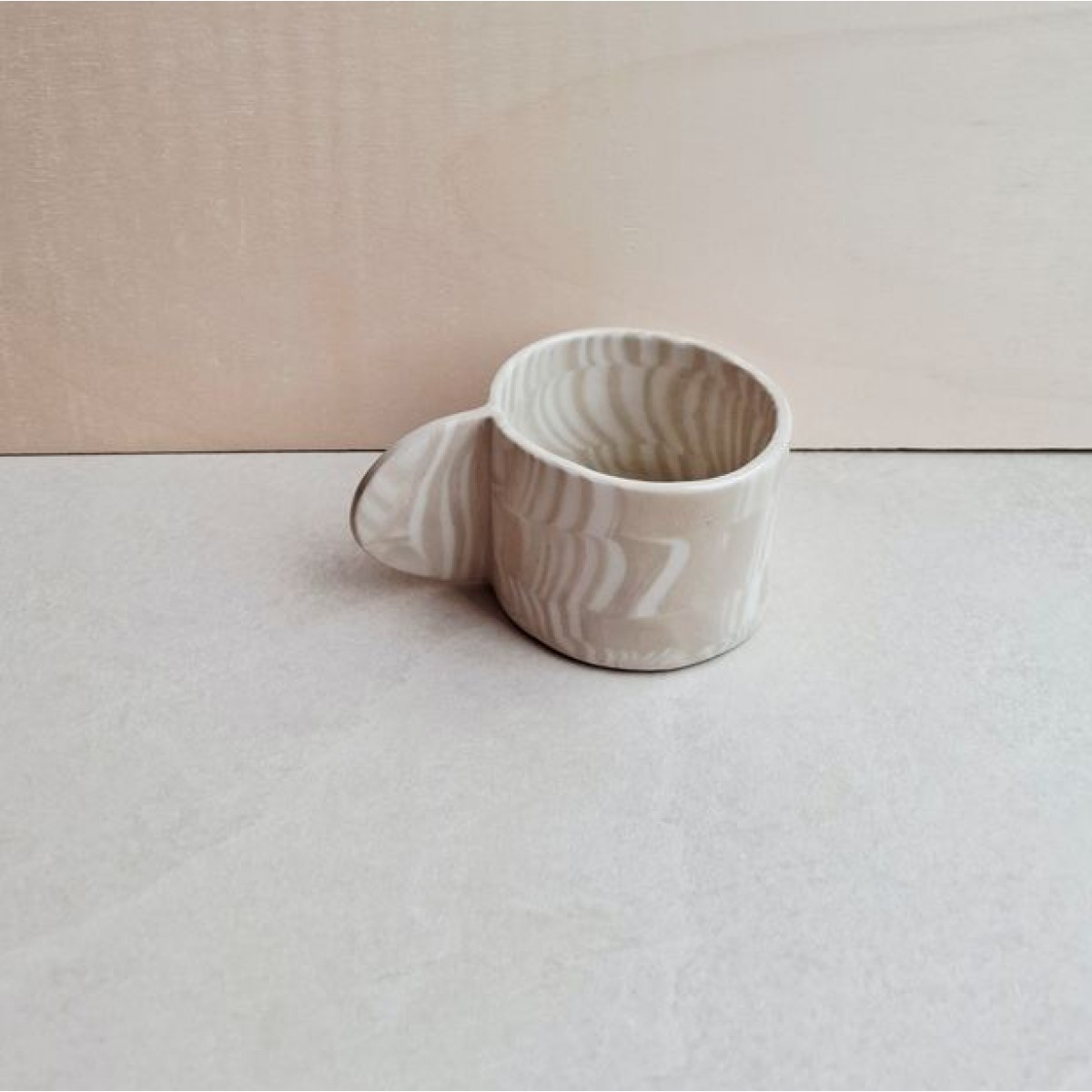 Skelini - Kaffeetasse aus Keramik - weiß-cremige Farbkombination